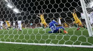 ВИДЕО: Казахстан с красив гол от центъра, който изненада бивш вратар на Лацио 