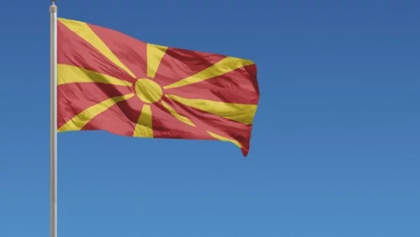 Македонци и албанци, леви и десни заедно на референдума