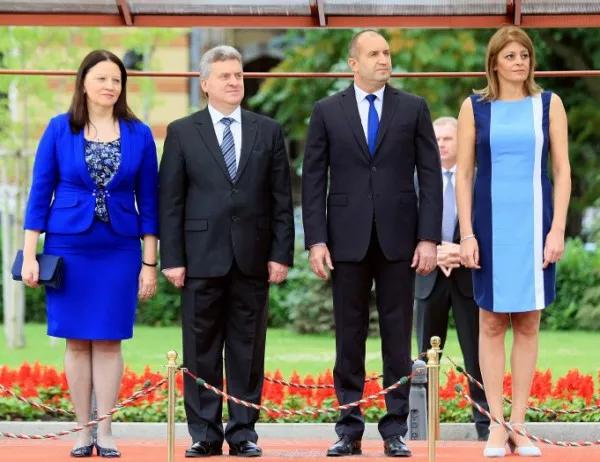 Десислава Радева и първата дама на Македония се синхронизираха в синьо (Снимки)
