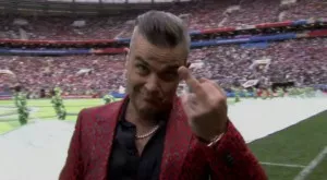 "Fox" се извини на зрителите си за средния пръст на Роби Уилямс