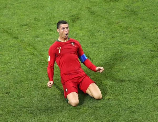 Драма в последните минути остави Португалия на второ място в група