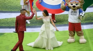 В Русия разкриха към кой е адресиран средният пръст на Роби Уилямс