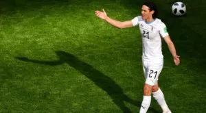 СНИМКА: Защо Кавани поиска фланелката на Мо Салах след мача?