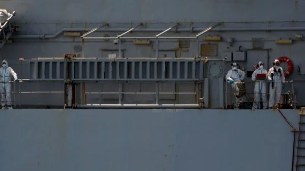 Еврокомисар зове някой да приеме 50 мигранти от два кораба в Малта