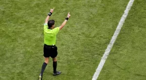 В Англия може да глобяват за лошо съдийство във Висшата лига