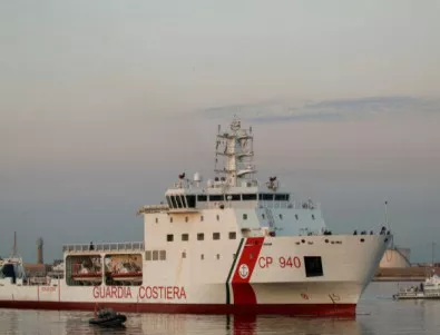 Италия забрани на спасителни кораби да помагат на лодки с бежанци