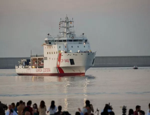 16 мигранти заловени в рибарски кораб, на път от Франция към Великобритания