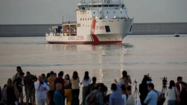 Мигранти завзеха търговски кораб в опит да се доберат до Европа
