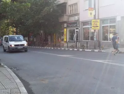 В Асеновград искат възстановяване на заличена пешеходна пътека