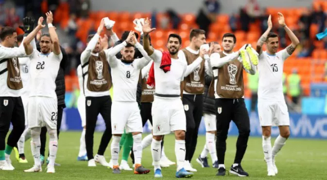 И Уругвай е на осминафинал на Световното първенство, но не убеди с играта си