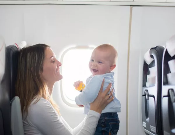 Какво трябва да знаете, когато сте с дете в самолета?