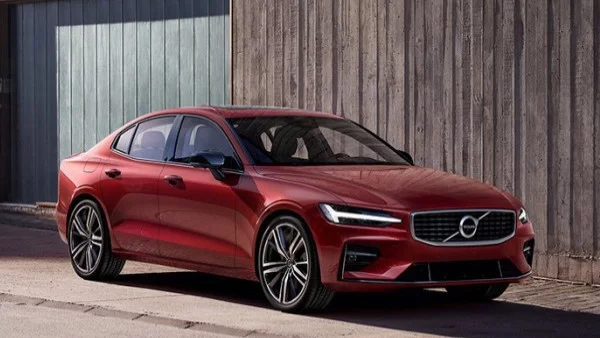 Volvo представи първия си модел без дизел – седана S60