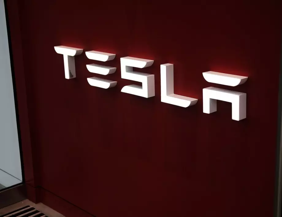 Акционери заведоха дело срещу "Тесла" и Мъск заради твърдения за безопасността на самоуправляващите се коли