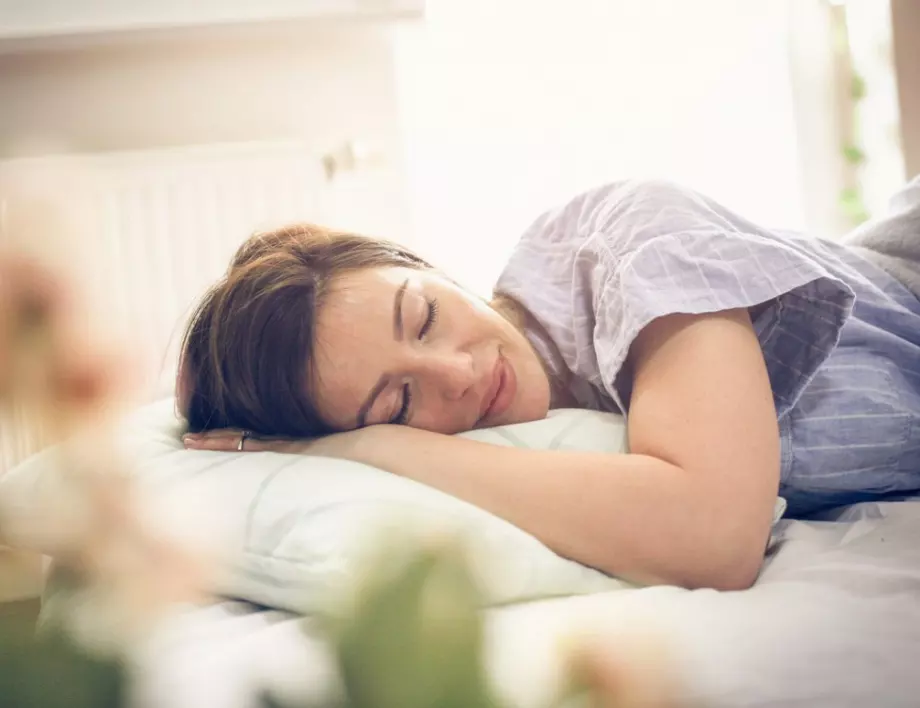 6 причини, поради които спането на пода е полезно – ще останете изненадани