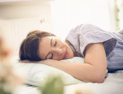 Защо се стряскаме, когато заспиваме или насън?