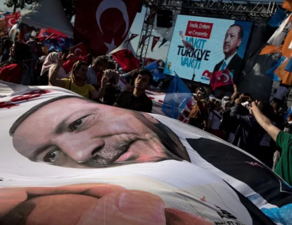 Нови арести на десетки турци - за обида към Ердоган