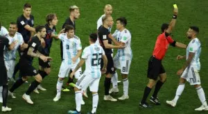 ВИДЕО: Имаше ли червен картон за Отаменди за стореното с Ракитич?