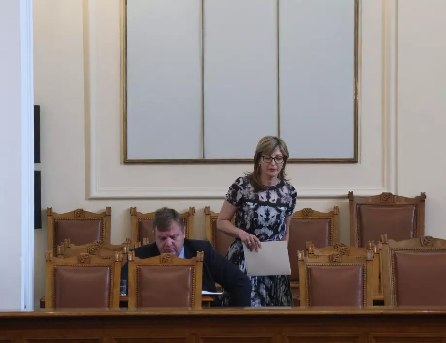 Парламентът ще изслуша Захариева и Каракачанов за РС Македония  