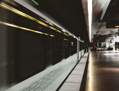 Мъж се хвърли върху релсите на столичното метро