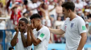 Страховит гол на Янузай прати Англия в лесния поток на Световното по футбол