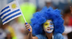 ВИДЕО: Стотици посрещнаха Уругвай като герои в 3 през нощта