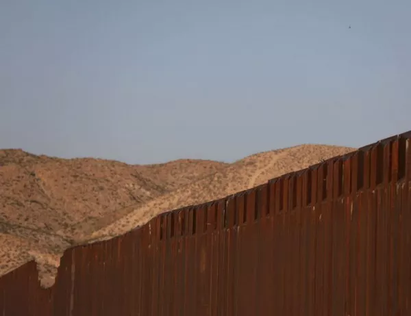 Тръмп претърпя нов провал по отношение на оградата с Мексико