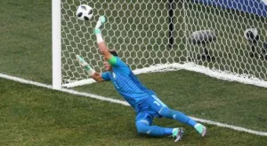 ВИДЕО: Най-възрастният играч на Световно първенство спаси и дузпа! 