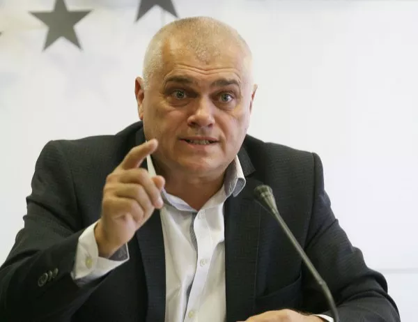 Валентин Радев: Мотивите на вота на недоверие са пълни с популизъм 