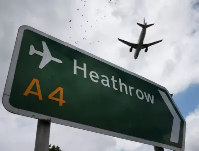 Трагичен инцидент в Лондон - нелегален пътник загина при падане от самолет