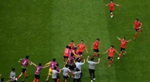 ВИДЕО: Фенове замеряха с яйца корейските национали