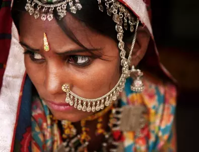 Арестуваха над 1800 мъже в Индия за бракове с непълнолетни момичета
