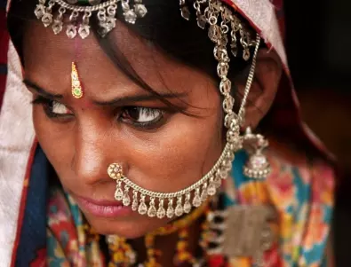 Индийска булка избяга след като стреля с пистолет на сватбата си (ВИДЕО)