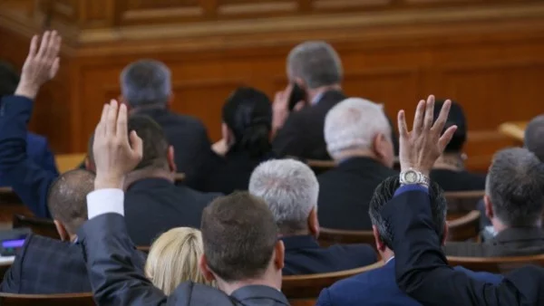 Вот на недоверие в шест фази