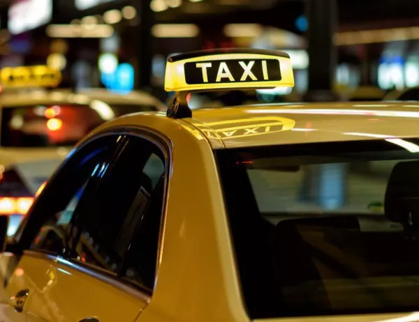 СДВР задържа таксиметров шофьор, нанесъл щети на 9 паркирани автомобила