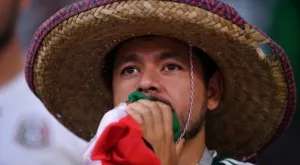 Мексикански фен шокира руската полиция с достойнството си (ВИДЕО)