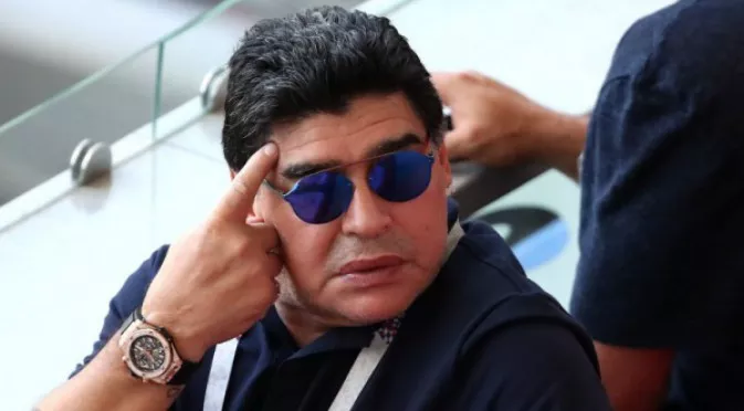Властите в Аржентина арестуваха Диего Марадона на летището в Буенос Айрес