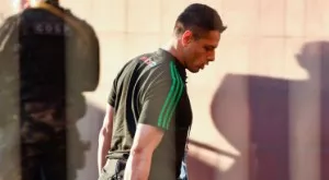 Чичарито и Лаюн изненадаха с визията си в мача срещу Бразилия (СНИМКИ)