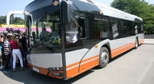 Хибриден автобус тръгва по улиците на София (Снимки)