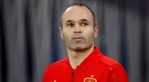 Дори и на 35 Иниеста все още го може (ВИДЕО)