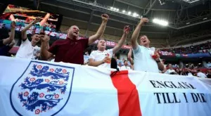 Грозно: Фенове на Англия завладяха и изпотрошиха магазин "IKEA" в Лондон (ВИДЕО)