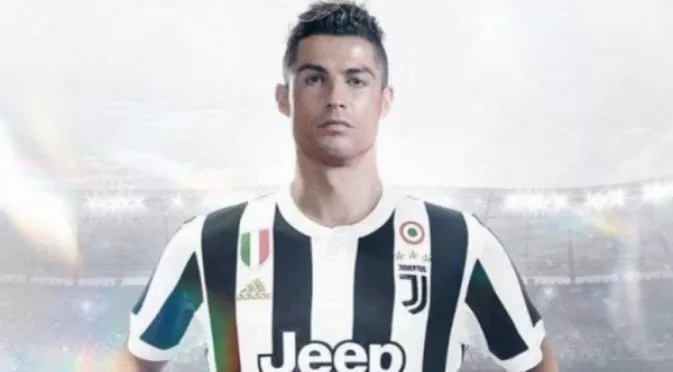 СНИМКИ: В Торино вече продават фланелки на Юве с името на Роналдо