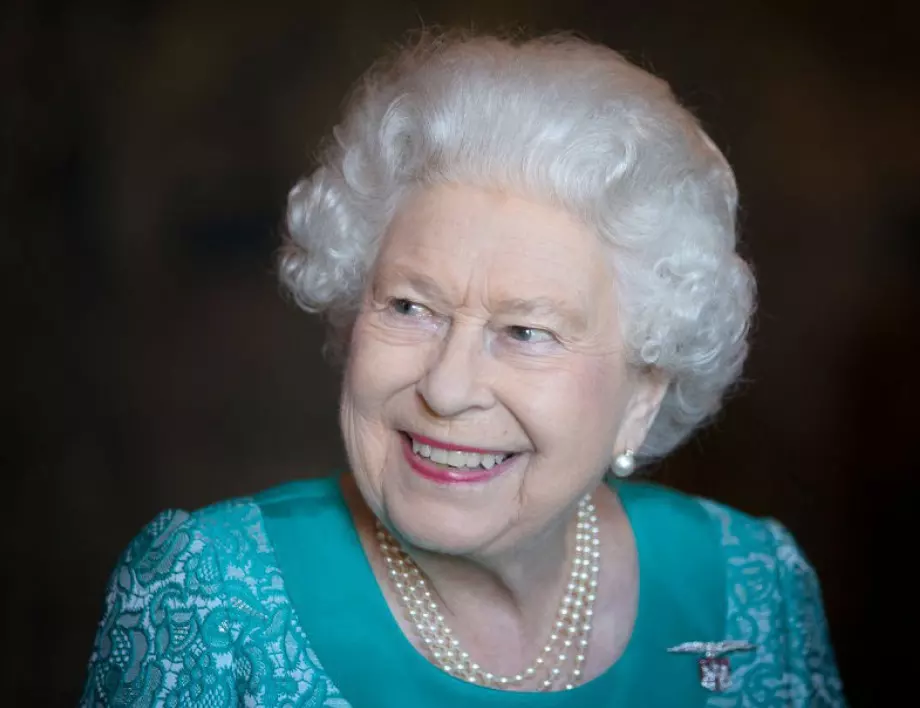 Кралица Елизабет II носила брекети за по-красиви зъби 