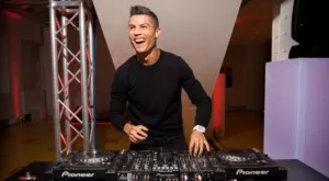 {{ otherArticle[0].article.title }}