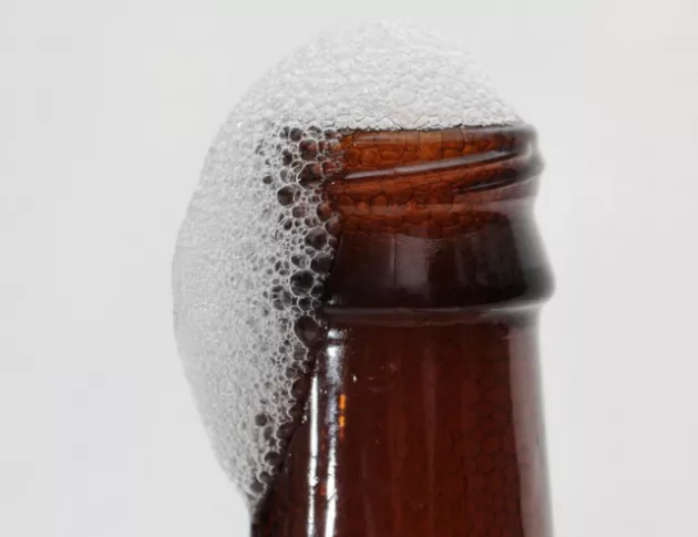 Обикновени граждани изкупиха бирата в града си, за да не могат неонацисти да пият