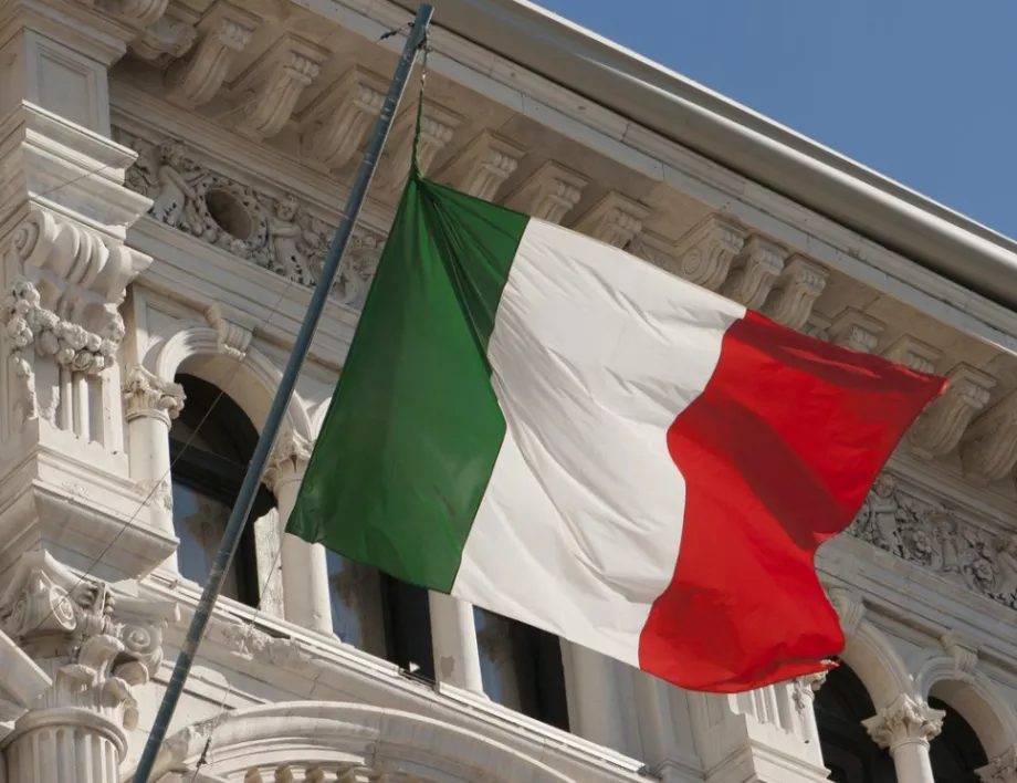Италия пести пари, като намали броя на депутатите си