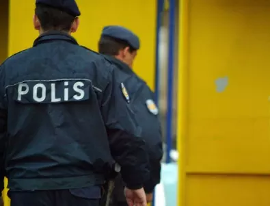 Трима убити и двама ранени при стрелба между враждуващи семейства в Турция