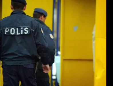 Турската полиция издирва за арест 350 гюленисти в цялата страна