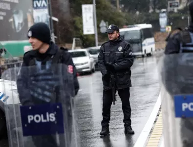 Девет души са арестувани за рухналите след земетресението сгради в Турция