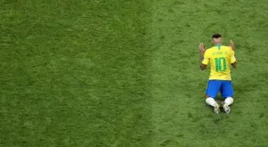 Мексиканецът Гуардадо злорадо се изгаври с Неймар (СНИМКА)