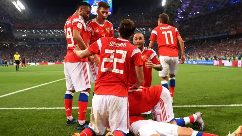 Футболно трио се възпротиви на УЕФА за мачовете с Русия